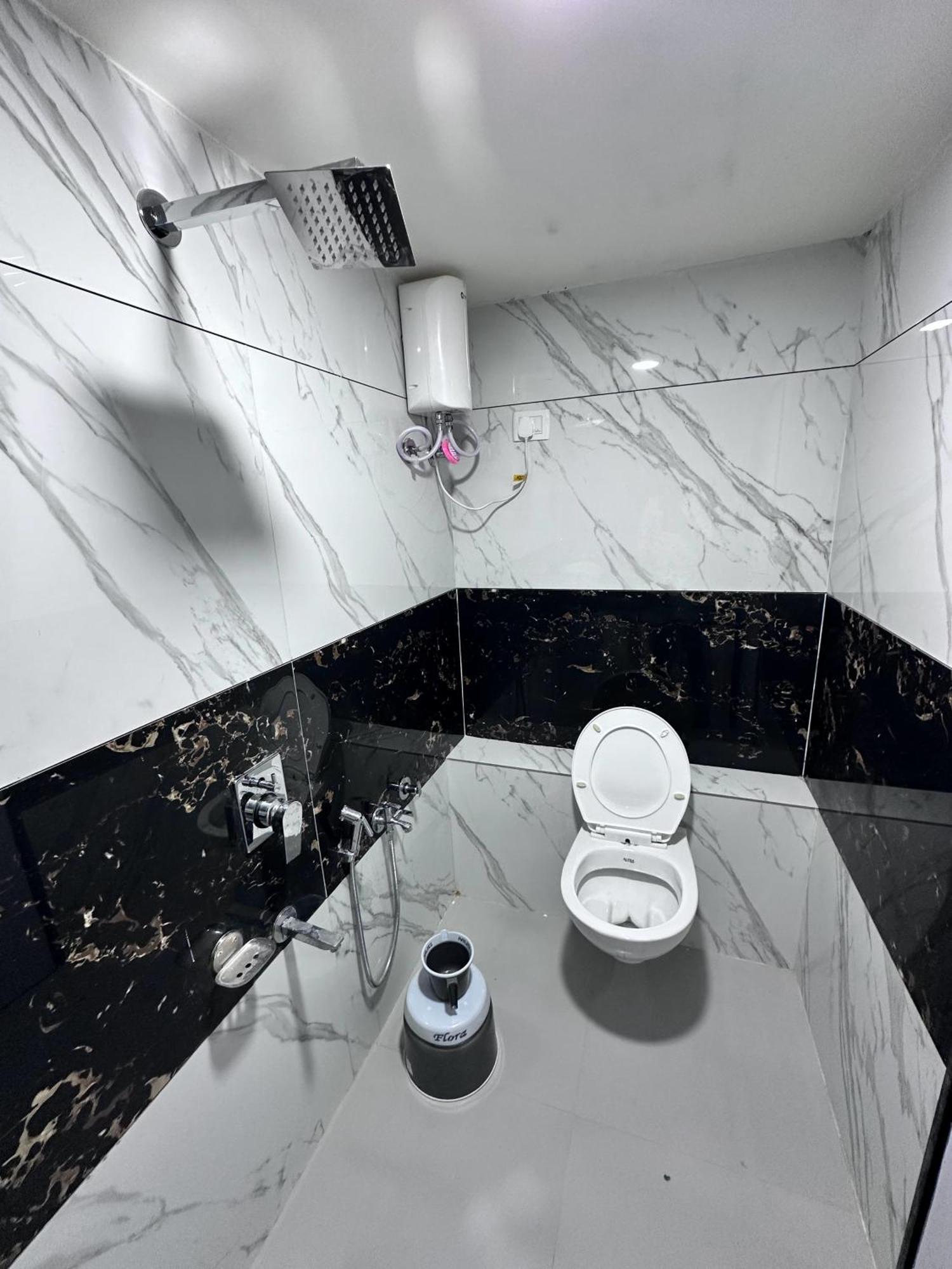 Hotel The Pacific Ahmedabad Airport Екстер'єр фото