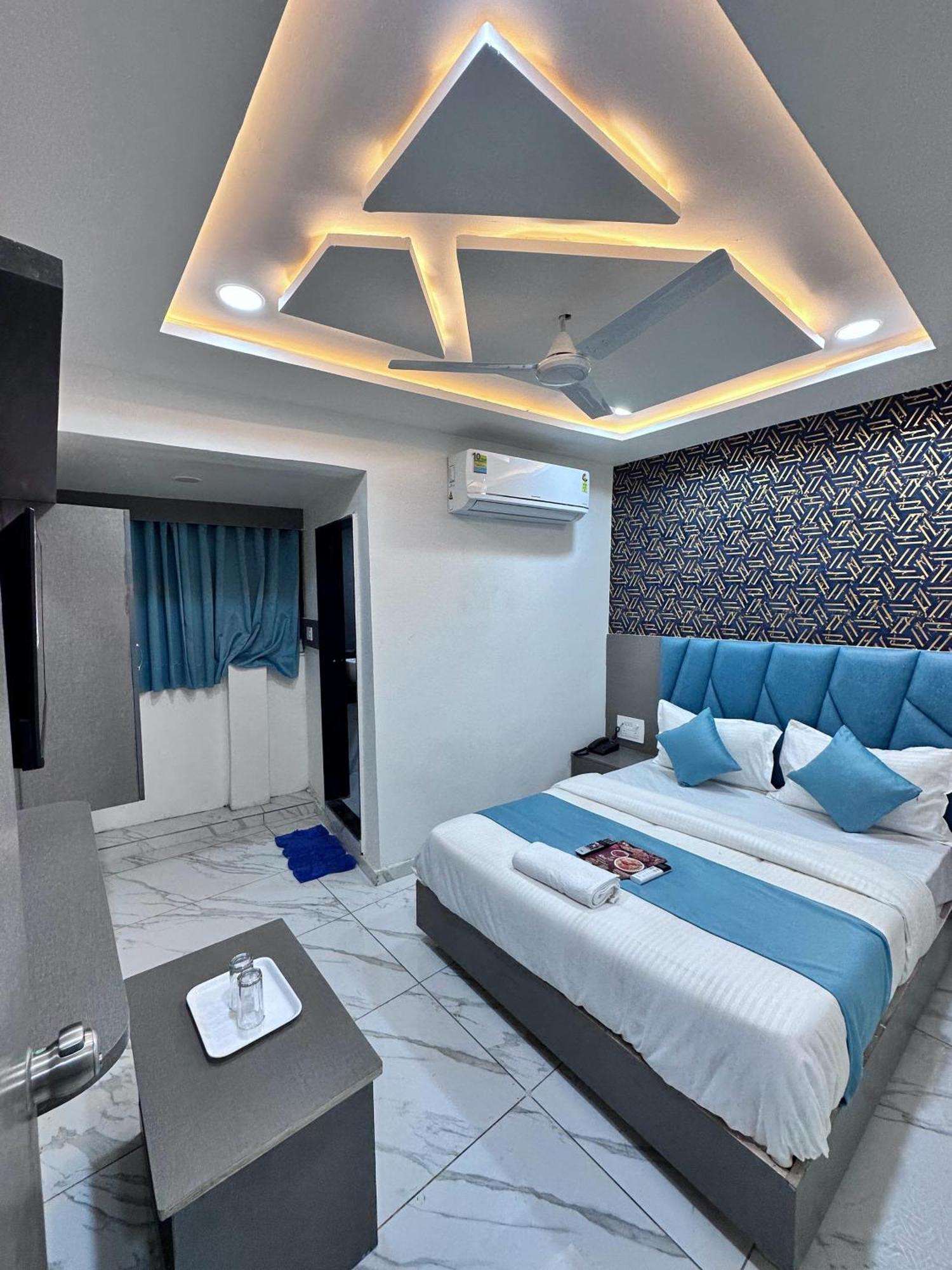 Hotel The Pacific Ahmedabad Airport Екстер'єр фото