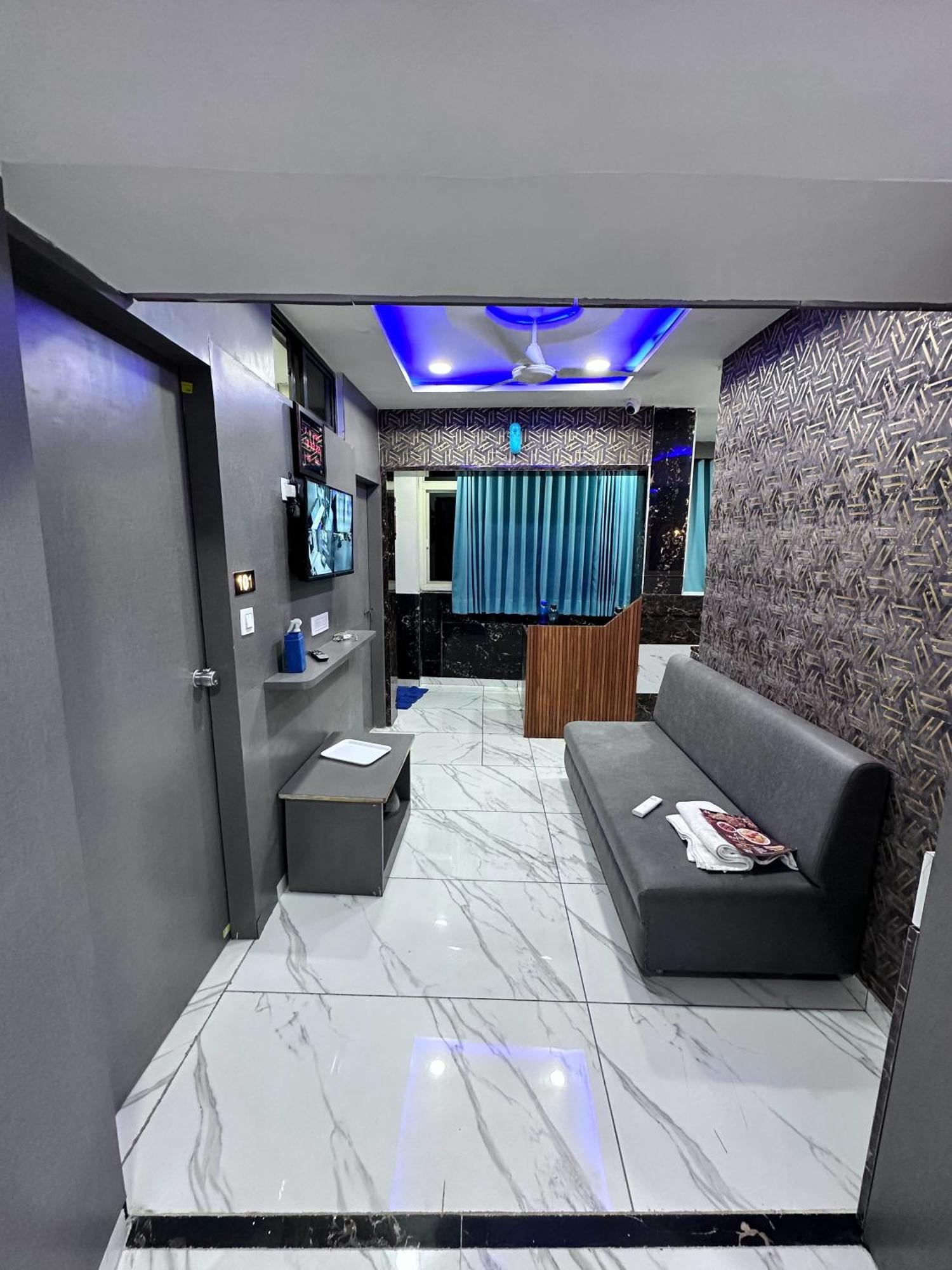 Hotel The Pacific Ahmedabad Airport Екстер'єр фото