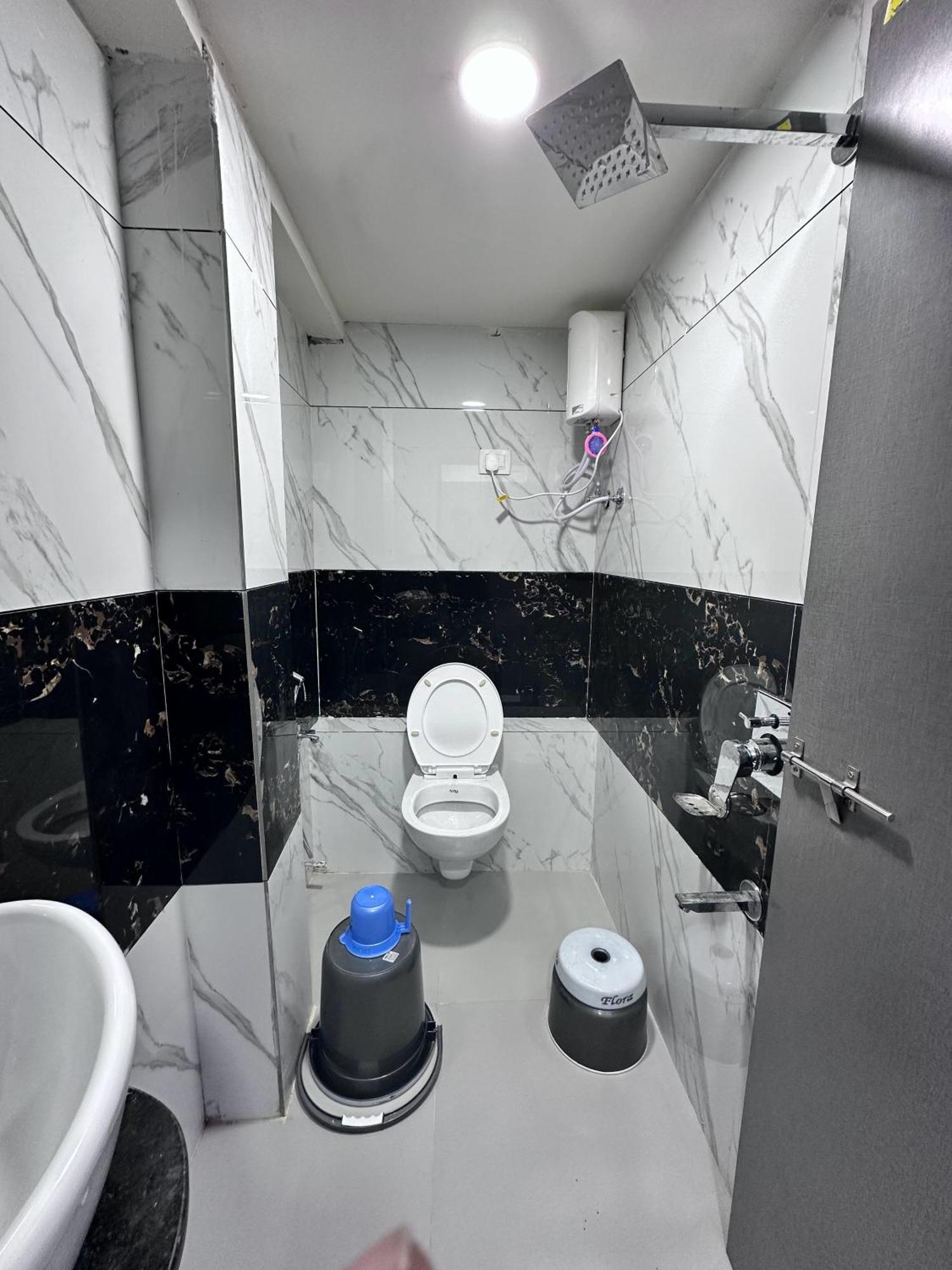 Hotel The Pacific Ahmedabad Airport Екстер'єр фото