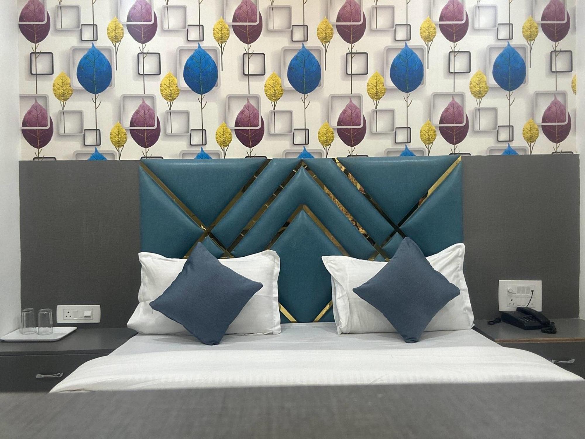 Hotel The Pacific Ahmedabad Airport Екстер'єр фото