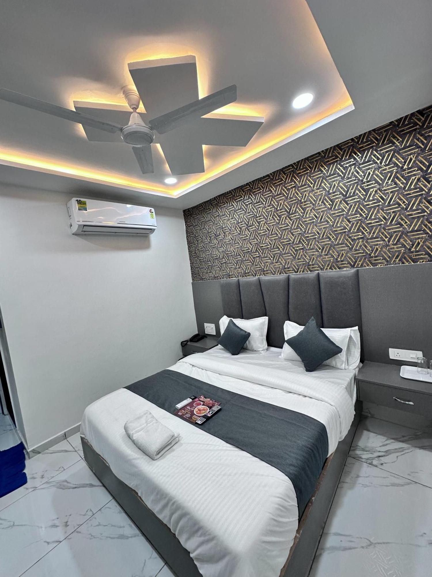 Hotel The Pacific Ahmedabad Airport Екстер'єр фото