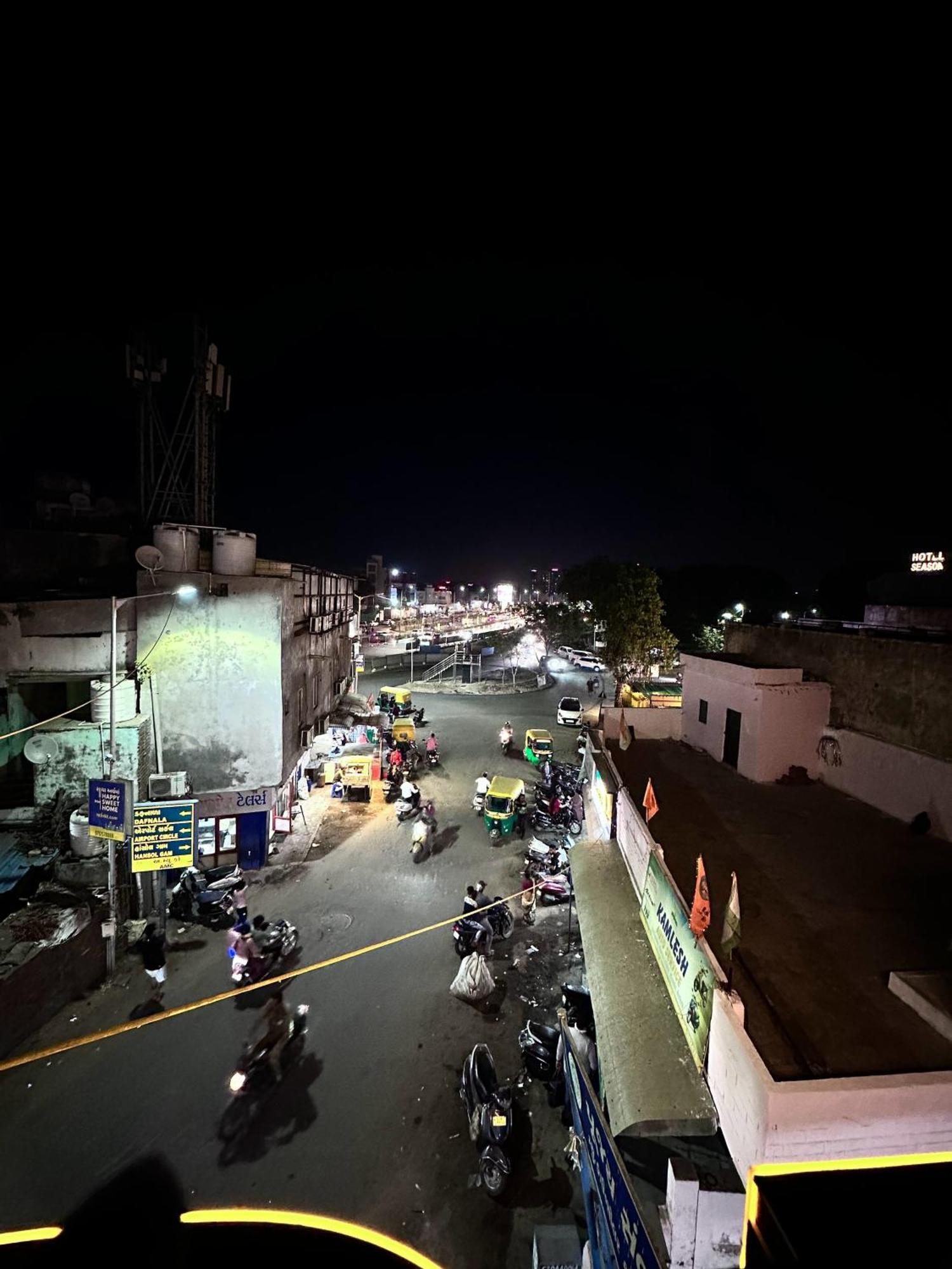 Hotel The Pacific Ahmedabad Airport Екстер'єр фото