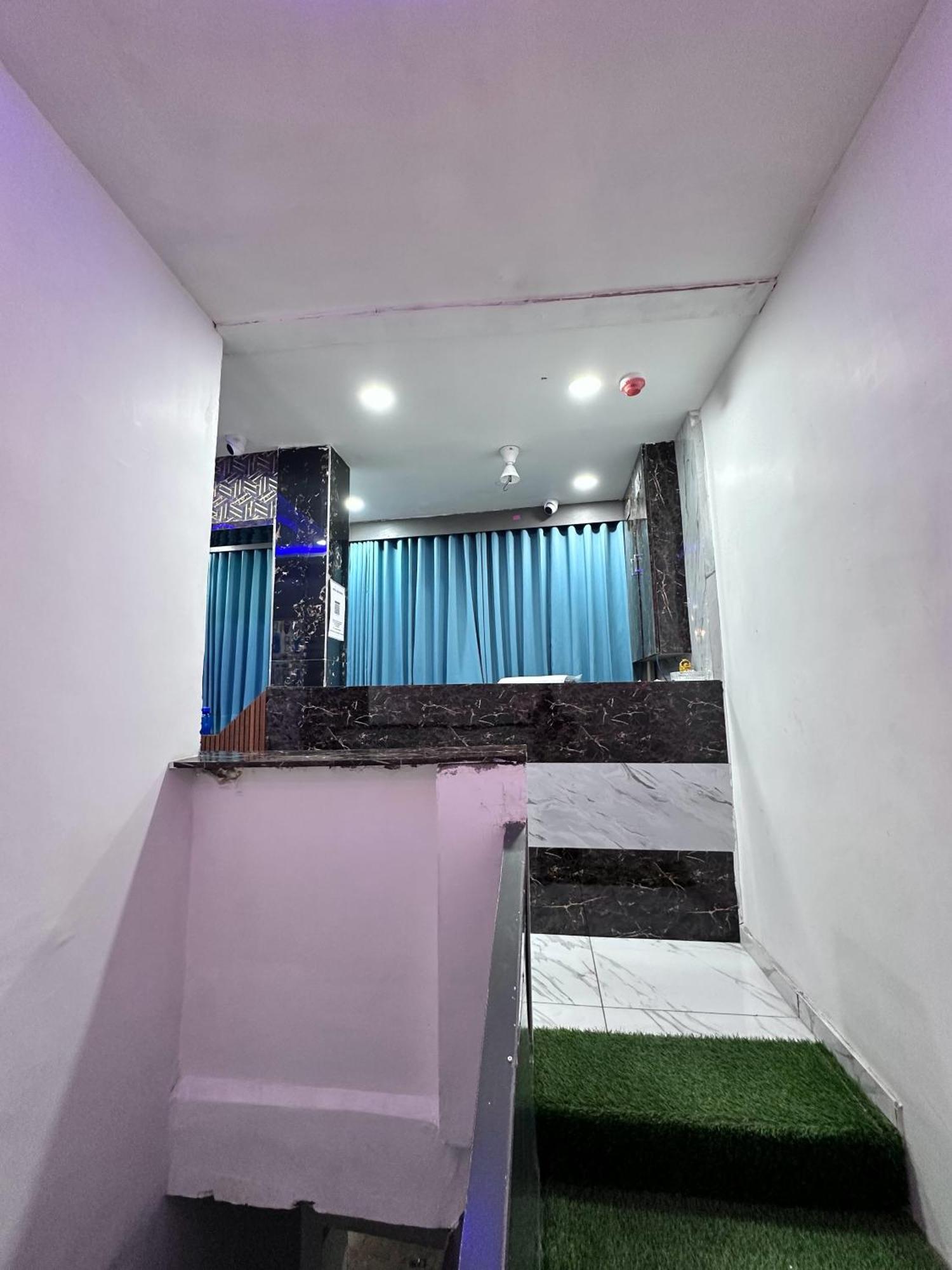 Hotel The Pacific Ahmedabad Airport Екстер'єр фото