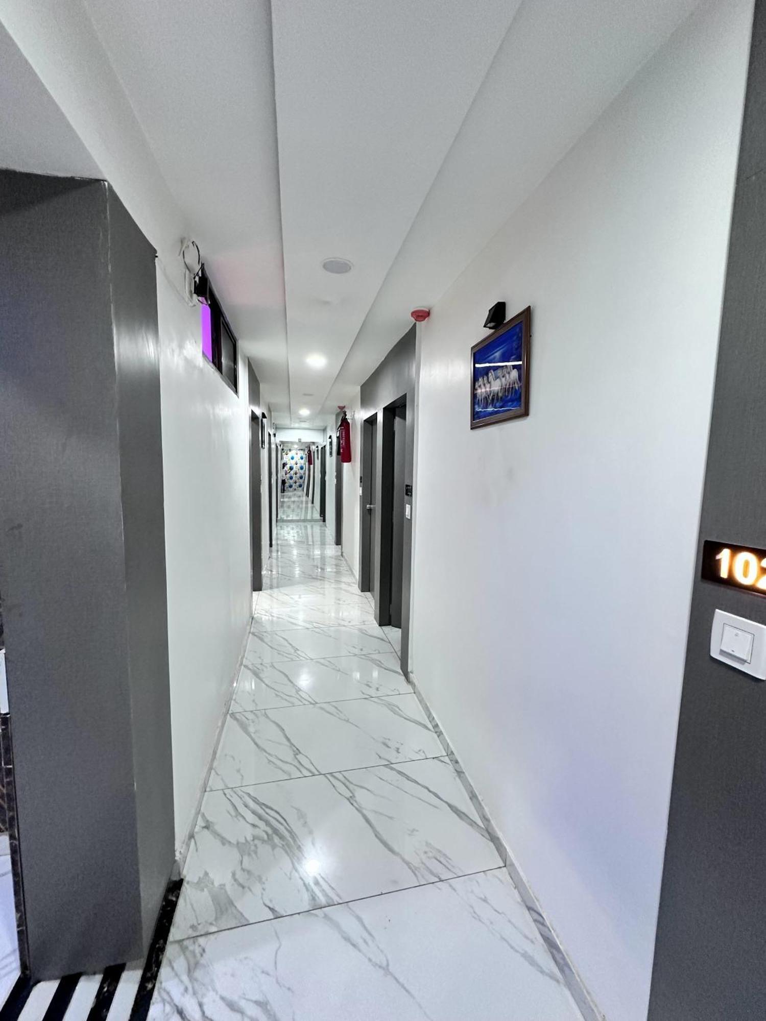 Hotel The Pacific Ahmedabad Airport Екстер'єр фото