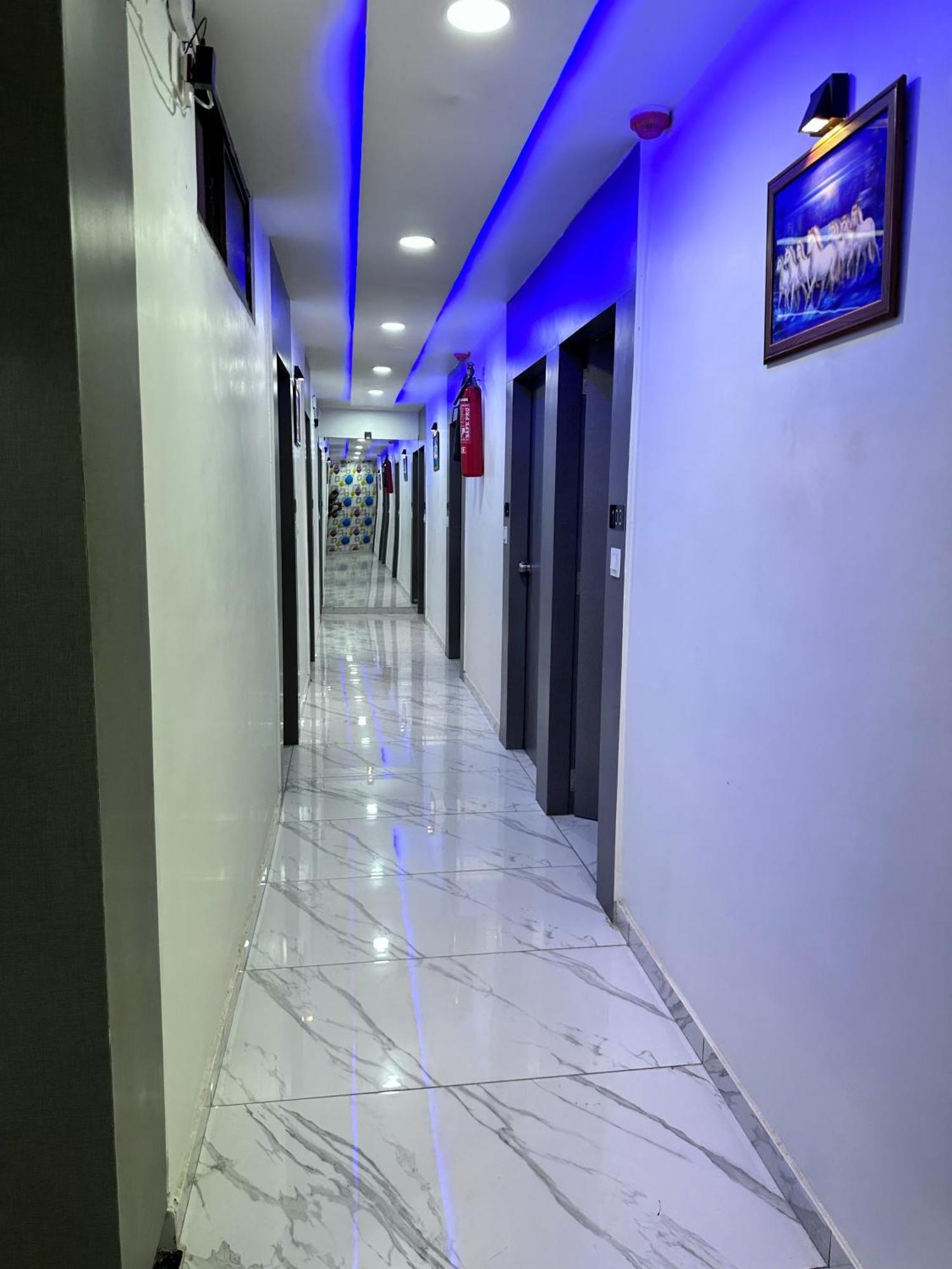 Hotel The Pacific Ahmedabad Airport Екстер'єр фото