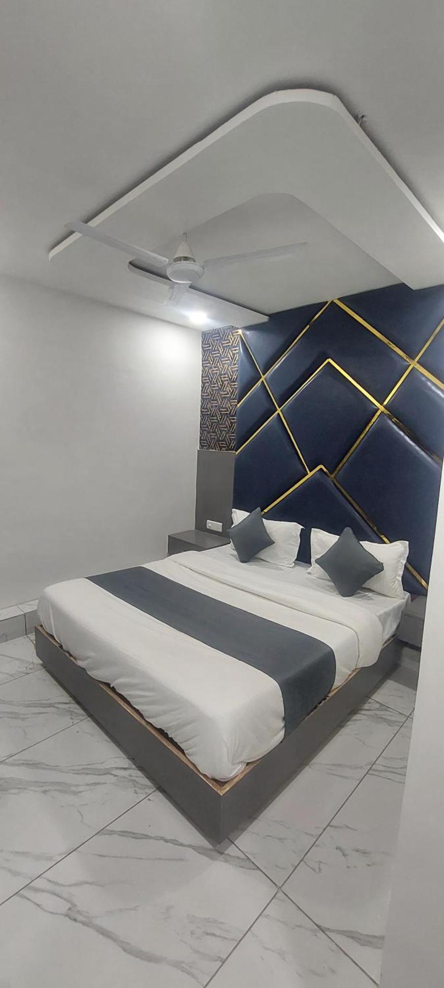 Hotel The Pacific Ahmedabad Airport Екстер'єр фото