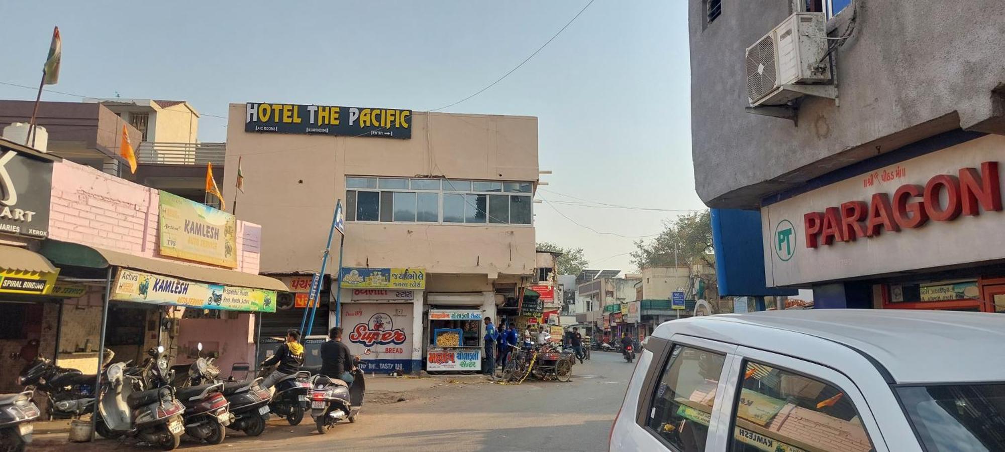 Hotel The Pacific Ahmedabad Airport Екстер'єр фото